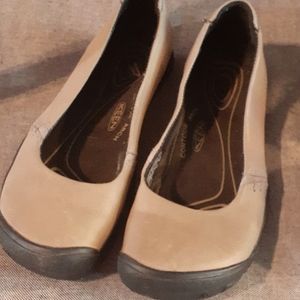 Contour arch keen slip on casual shoes size 8